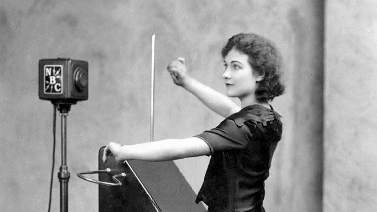 Hand-Tracking Theremin Browser Game
